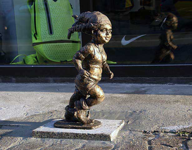 Pracownia rzeźbiarska: krasnal_bieg.jpg