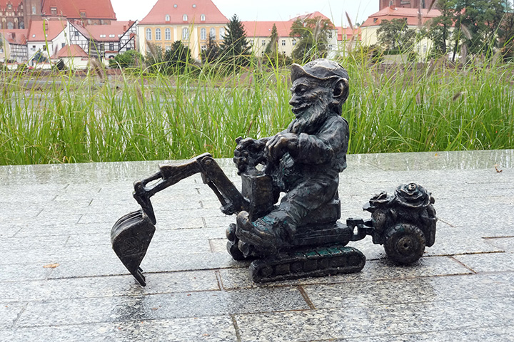 Pracownia rzeźbiarska: krasnal_koparka1.jpg