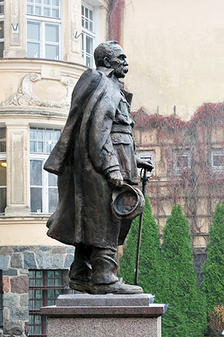 Pracownia rzeźbiarska: 1_pilsudski_.jpg