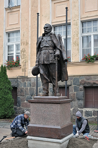 Pracownia rzeźbiarska: 1_pilsudski_2.jpg